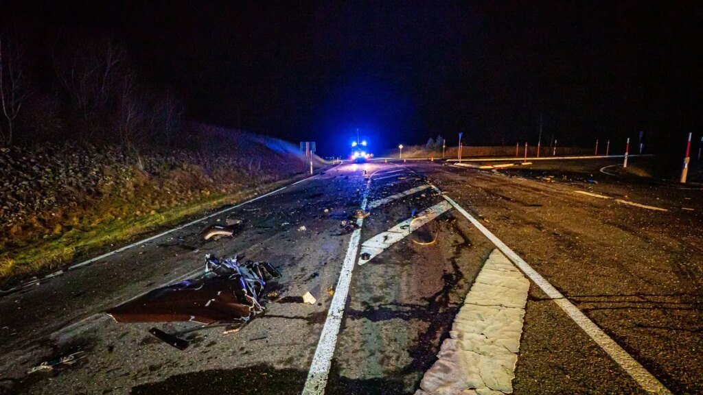 unfall-auf-einer-bundesstrasse-symbolbild-im-kreis-ravensburg-fuhr-der-lkw-fahrer-einfach-weiter.jpg