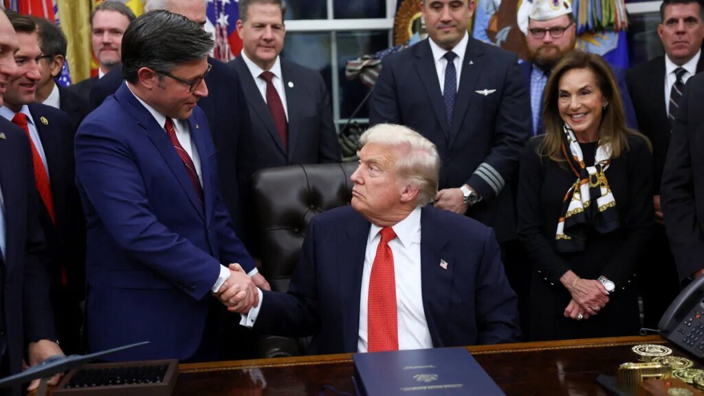 us-praesident-donald-trump-im-oval-office-fragen-sind-erstmals-keine-gewuenscht.jpg