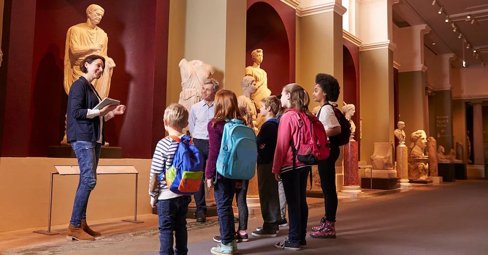 visita-museo-AdobeStock_112625670-U11010046543UKX-1440x752@IlSole24Ore-Web.jpg