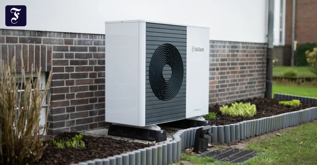 waermepumpe-vor-einem.jpg.webp.webp