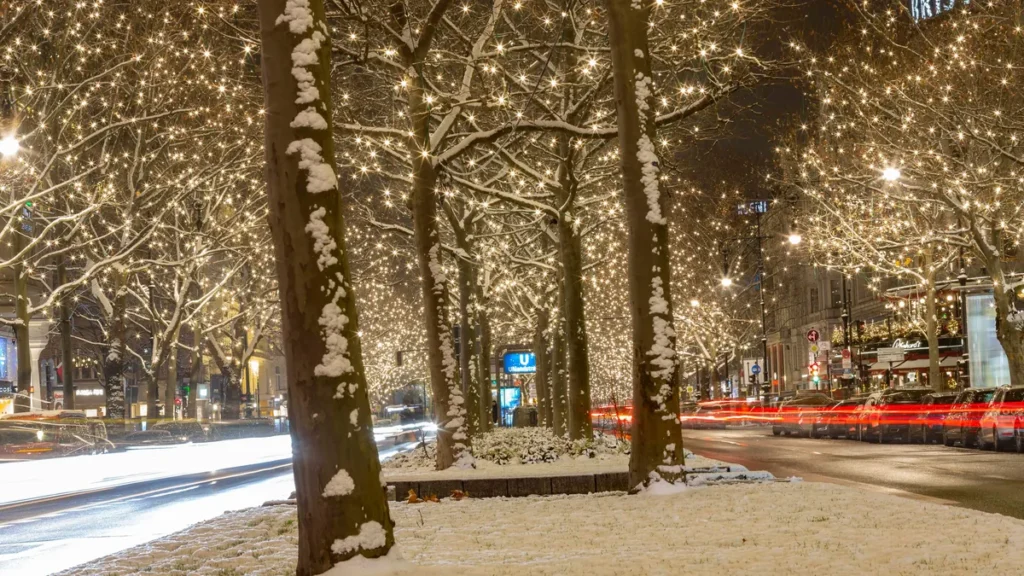 weihnachtsbeleuchtung-rund-um-den-kurfuerstendamm-die-weihnachtsbeleuchtung-rund-um-den-kurfuerstend.webp