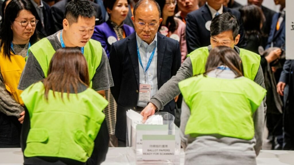 07-stimmauszaehlung-in-hongkong-f64bbb451de4153d.jpg