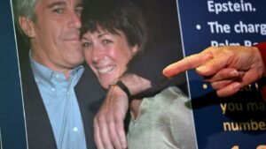 09-ein-foto-von-jeffrey-epstein-und-ghislaine-maxwell-543b7ed0222c79b4.jpg