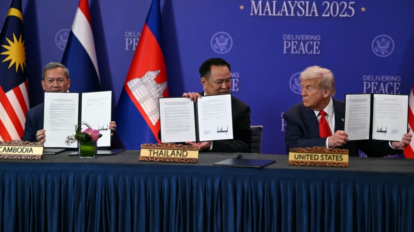 12-manet-charnvirakul-und-trump-vl-im-herbst-in-malaysia-3a13fd60ae638192.jpg