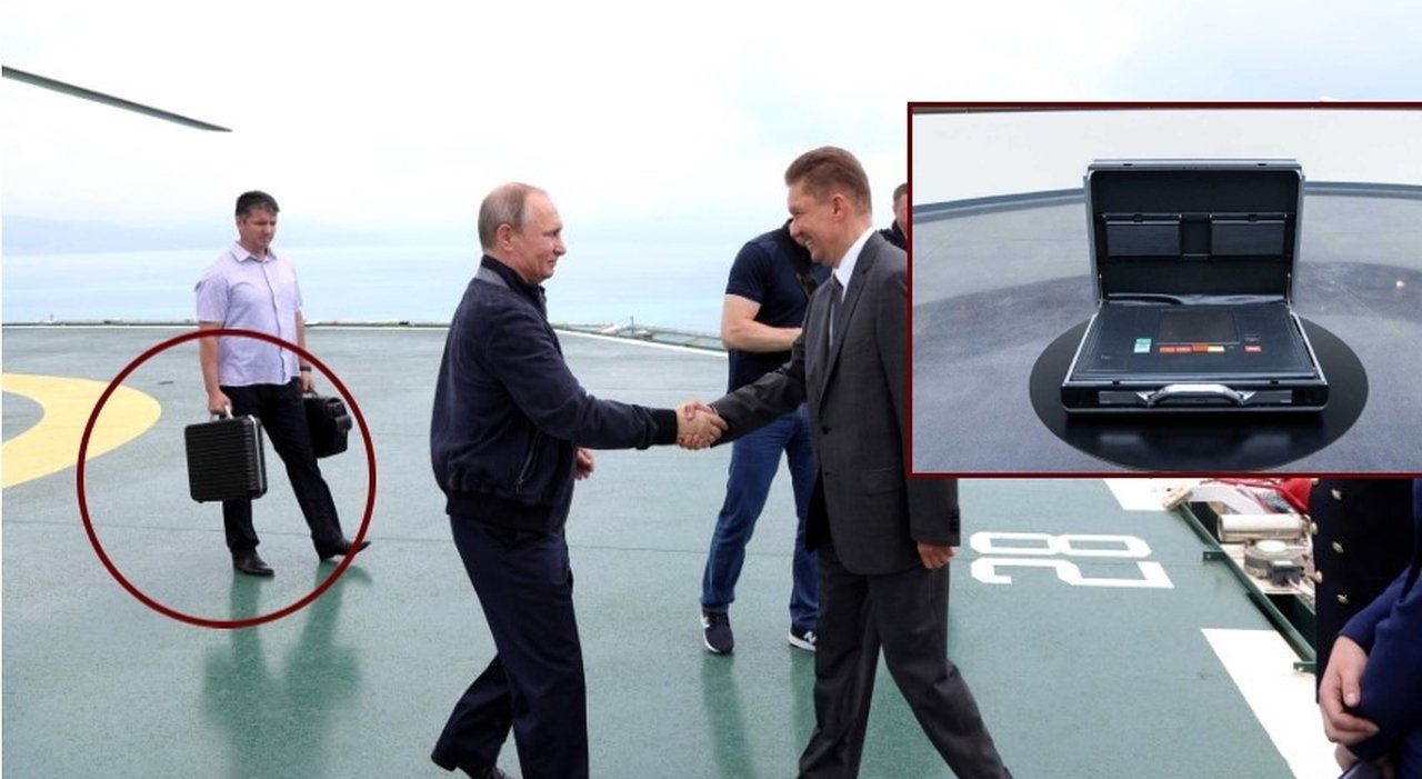 9241578_12160943_putin_valigetta_nucleare_1_.jpg