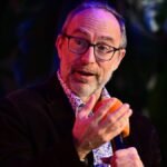 Jimmy-Wales-Mitgruender-von-Wikipedia-spricht-waehrend-der-Vorstellung-seines-Buchs-Trust-Die-7-Rege.jpeg