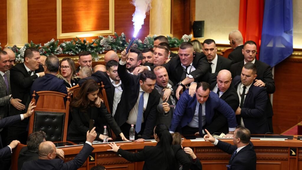 albanien-parlament-handgreiflichkeiten-1001280x720.jpeg