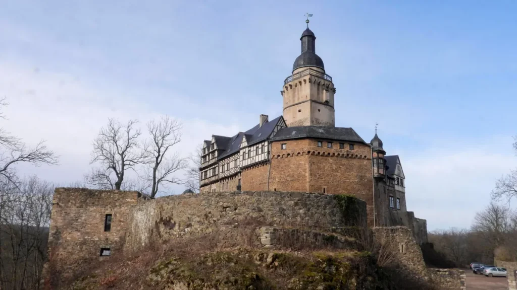 archivbild-burg-falkenstein-02-03-24-aussenansicht-die-burg-falkenstein-ist-eine-hochmittelalterlich.webp