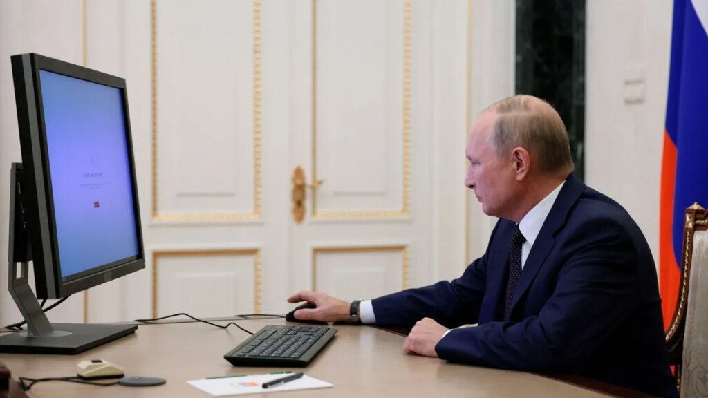 auch-russlands-praesident-wladimir-putin-hat-bei-den-kommunalwahlen-abgestimmt-per-computer.jpg