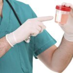 blut-im-urin-eine-urinprobe-beim-arzt-kann-aufschluss-ueber-die-ursache-geben.jpg