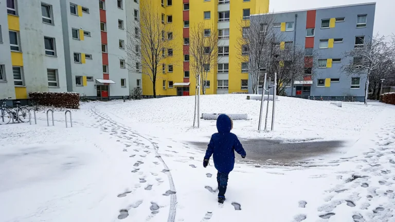 child-runs-through-the-snow-in-leherheide-bremerhaven-child-runs-through-the-snow-in-leherheide-brem.webp