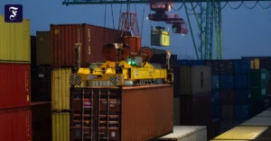 container-werden-am-hafen.webp.webp