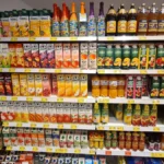 das-saftregal-in-einem-lebensmittelmarkt-symbolfoto-diverse-saefte-des-herstellers-rueter-sind-von-e.webp