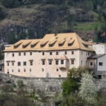 das-schloss-sonnenburg-in-st-lorenzen-in-suedtirol-archivbild-nach-langjaehriger-sanierung-wurde-es.webp