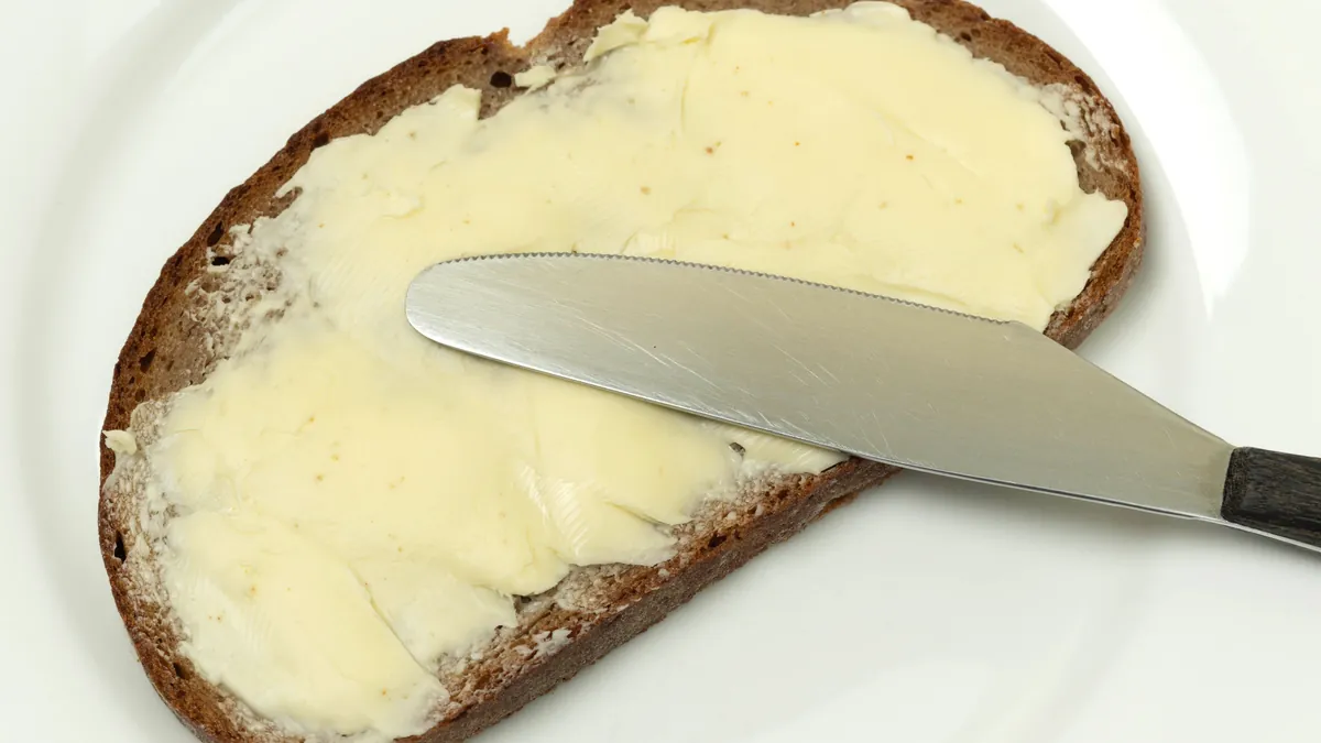 deu-deutschland-ein-brot-mit-butter-butterbrot-butterstulle-04-122024-deu-germany-a-bread-with-butte.webp