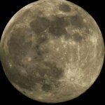 ein-supermond-steht-am-himmel-zu-dpa-supermond-groesster-vollmond-des-jahres-am-mittwochabend.jpg