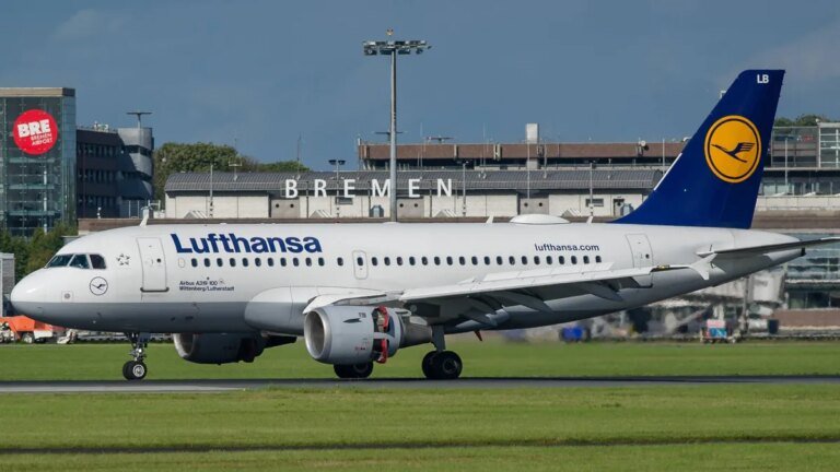 eine-lufthansa-maschine-am-bremer-flughafen-am-donnerstag-und-freitag-hebt-nichts-ab.jpg