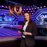 esther-sedlaczek-archivbild-sie-moderiert-die-jubilaeumsausgabe-der-rateshow-quizduell-olymp-am-frei.webp