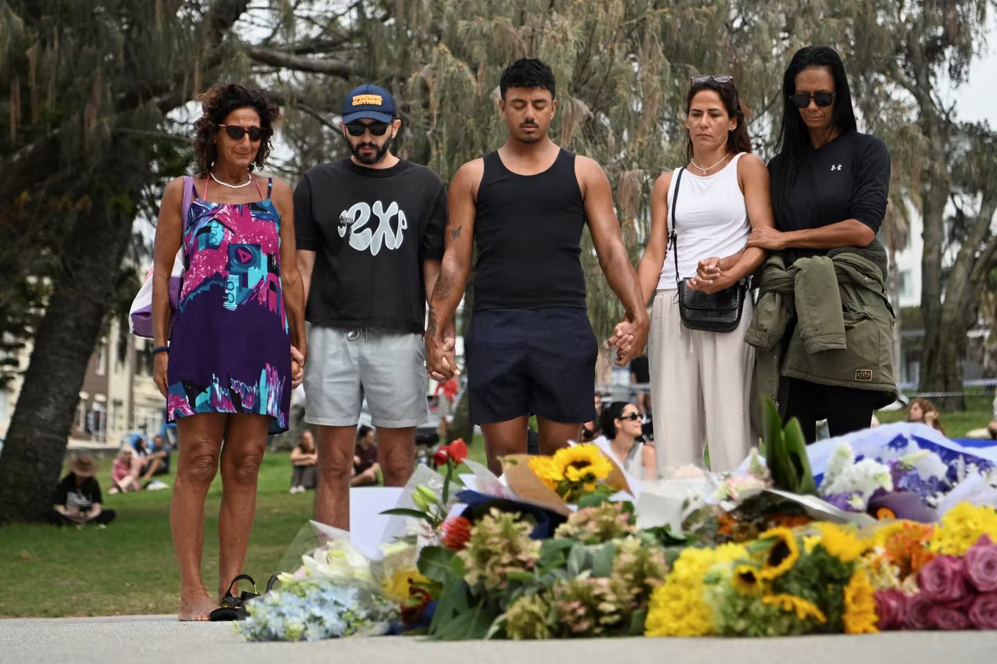 fef6355_ftp-1-vntgsaijldko-2025-12-14t235057z-69064962-rc2ngia6tw4t-rtrmadp-3-australia-crime.JPG
