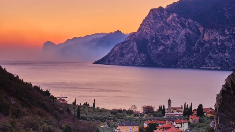 italy-torbole-view-to-lake-garda-at-sunset-publicationxinxgerxsuixautxhunxonly-mrf01940.jpg