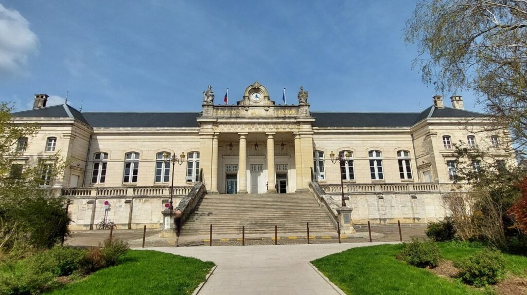 le-tribunal-judiciaire-d-auxerre-69374d998ebbf292086295.jpg