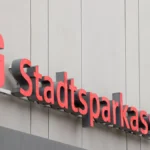 logo-einer-stadtsparkasse-am-30-012023-in-muenchen-sparkassen-sind-deutsche-kreditinstitute-die-dien.webp