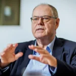 peer-steinbrueck-bundesminister-a-d-spd-aufgenommen-im-rahmen-eines-interviews-berlin-deutschland-pe.webp