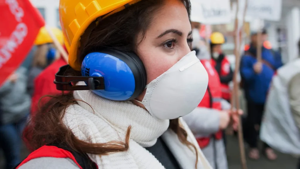 protestaktion-von-lehrern-gegen-baumaengel.webp