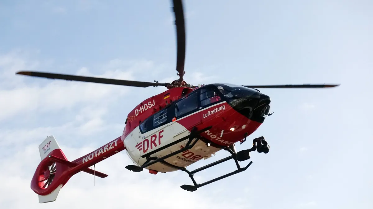rettungshubschrauber-symbolbild-die-rettungskraefte-waren-mit-drei-rettungshubschraubern-im-einsatz.webp