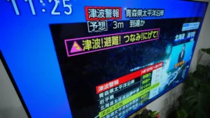 tsunami-warnung-im-japanischen-fernsehen-laut-wetterdienst-koennten-drei-meter-hohe-wellen-die-kuest.webp