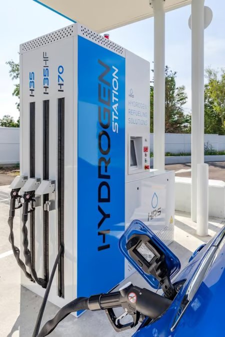 une-station-de-recharge-hydrogene-fournie-par-hrs-1765205527_d4db0c94b23967adb0c94b2396edb0v_.jpg