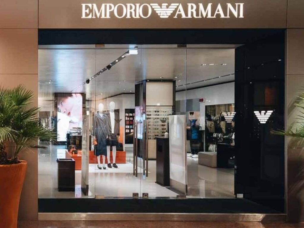 1757675355-negozio-armani.jpg