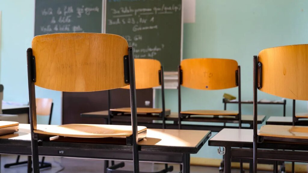 1768165625_ein-leeres-klassenzimmer-archivbild.jpg