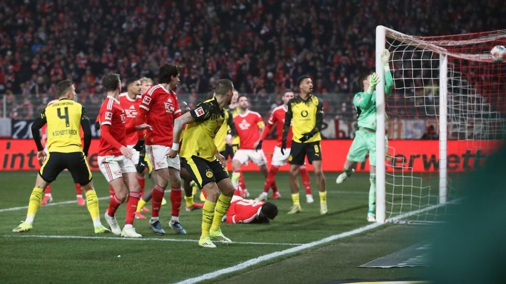24-01-2026-xtgx-Fussball-1-Bundesliga-Union-Berlin-Borussia-Dortmund-v-l-Nico-Schlotterbeck-Borussia.jpeg