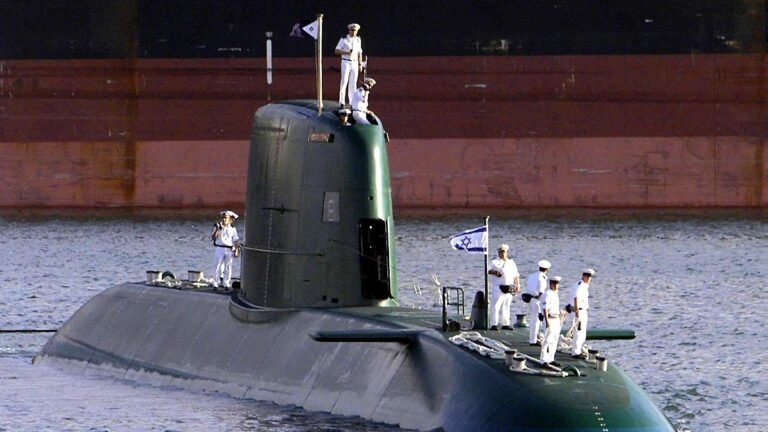 Das-erste-von-drei-in-Deutschland-gebauten-U-Booten-der-israelischen-Marine-die-INS-Dolphin-ist-in-d.jpeg