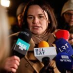 Die-belarussische-Oppositionsfuehrerin-Swetlana-Tichanowskaja-spricht-zu-Journalisten-waehrend-sie-a.jpeg