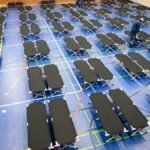 In-einer-Turnhalle-vom-Dreilinden-Gymnasium-stehen-Feldbetten-Zehntausende-Menschen-im-Suedwesten-de.jpeg