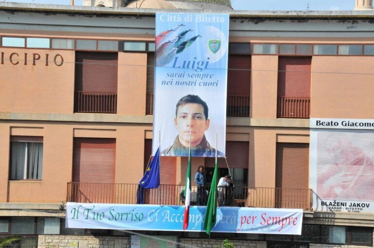 bitetto_bari_-_funerali_di_luigi_pascazio_morto_in_afghanistan.jpeg