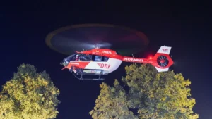 ein-rettungshubschrauber-symbolbild-in-thueringen-ist-ein-ueberholmanoever-missglueckt-fuenf-mensche.webp