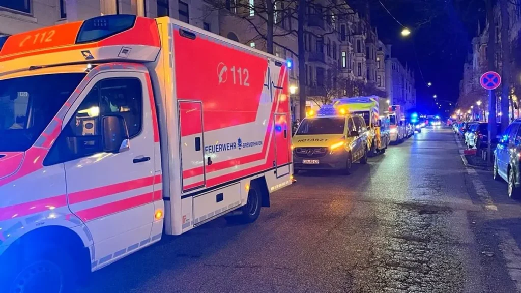 feuerwehr-polizei-und-rettungswagen-am-einsatzort-am-montagabend-gab-es-in-bremerhaven-einen-co-alar.webp