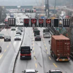 in-hamburg-auf-der-autobahn-7-wird-der-sogenannte-deckel-gebaut-derzeit-befindet-sich-der-bau-im-abs.webp