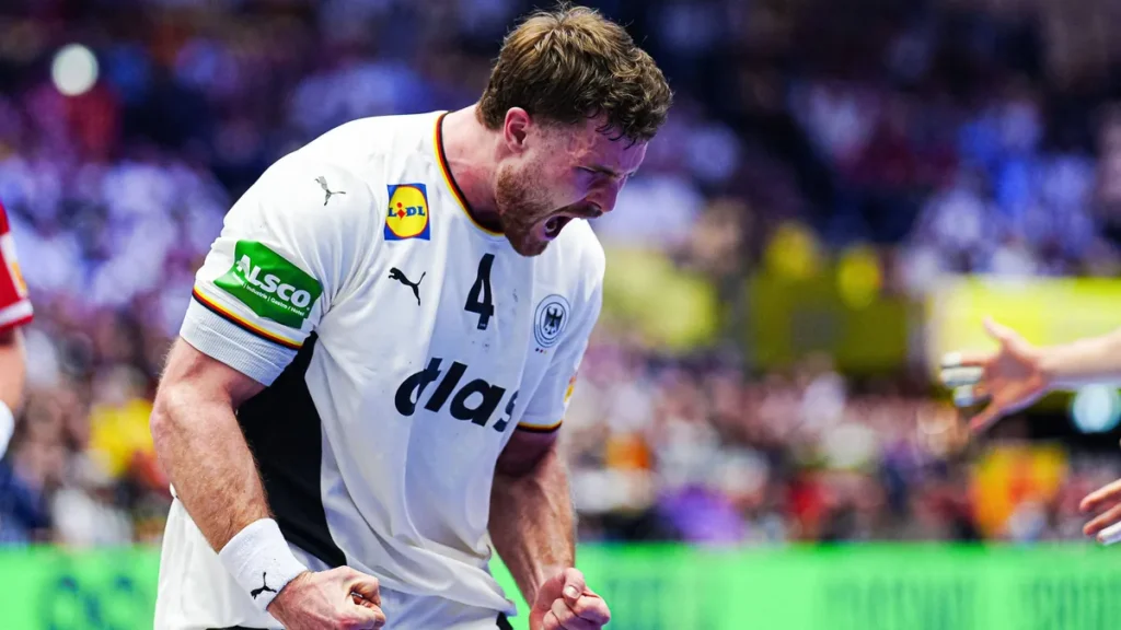 jubel-johannes-golla-deutschland-04-den-deutschland-vs-oesterreich-handball-ehf-europameisterschaft.webp