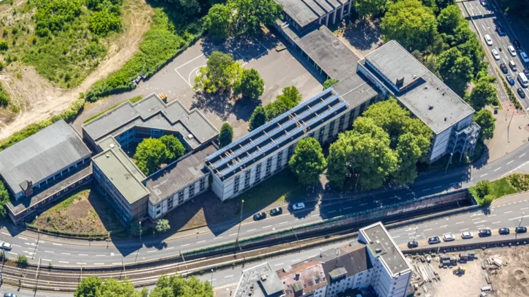luftbild-frida-levy-gesamtschule-und-strassen-baustelle-an-der-hollestrasse-ostviertel-essen-ruhrgeb.webp