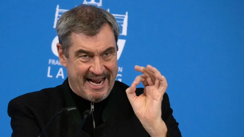 markus-soeder-csu-ministerpraesident-von-bayern-spricht-bei-einer-pressekonferenz-anlaesslich-der-cs.webp