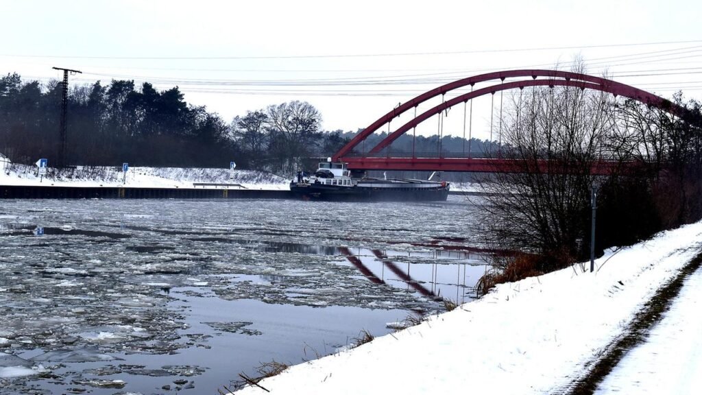 mdr-schiff-unfall-mittellandkanal-eis-100.jpg
