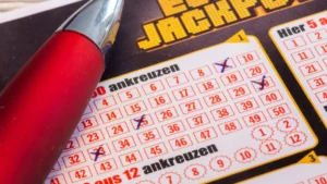 nahaufnahme-eines-eurojackpot-spielscheins-symbolfoto-in-bayern-hat-ein-spieler-am-freitag-eine-gros.webp