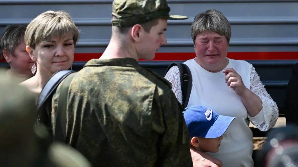 russia-defence-conscription-8929959-21-052025-relatives-say-goodbye-to-young-men-conscripted-for-mil.webp