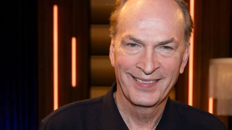schauspieler-herbert-knaup-er-spielt-seit-zehn-jahren-den-rechtsanwalt-markus-gellert-in-der-ard-ser.webp