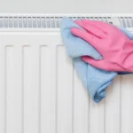 staub-im-heizkoerper-entfernen-nutzen-sie-die-richtigen-hilfsmittel-um-sich-die-arbeit-zu-erleichter.webp