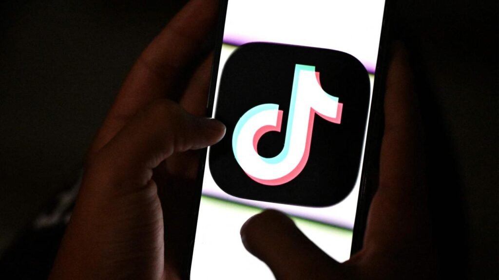 tiktok-handy-symbolbild-typical-1001280x720.jpeg